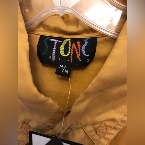 Stone Silks Silk mens shirt gold colour Sz M relaxing - Picture 3 of 7